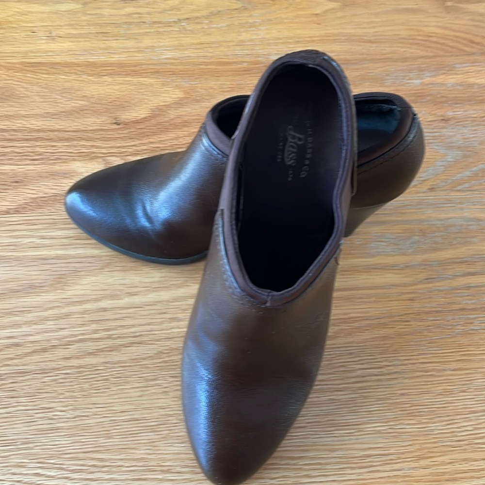 Dark brown heeled bootie
